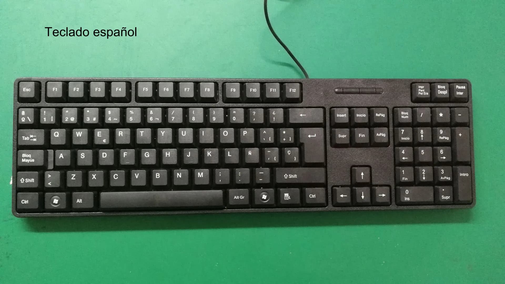 Spanish French  Russian Arabic Letter keycaps Keyboard Gaming Keyboard Usb Wired 104 Keys  For Computer — image 5 of 6