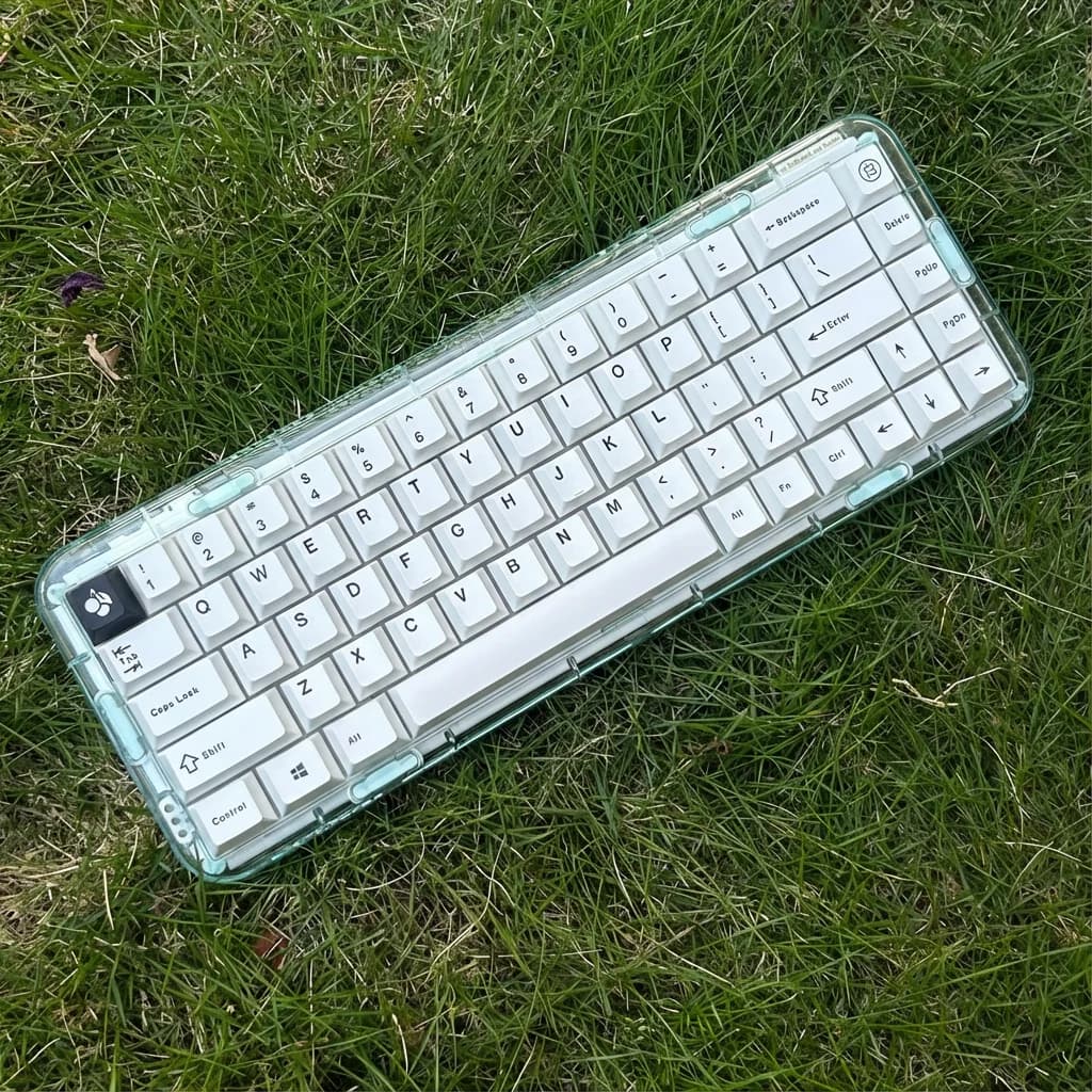 [In stock] Minimalist white Japanese Keycaps Dye-Sub Cherry profile 125 Keys PBT Material — image 5 of 6