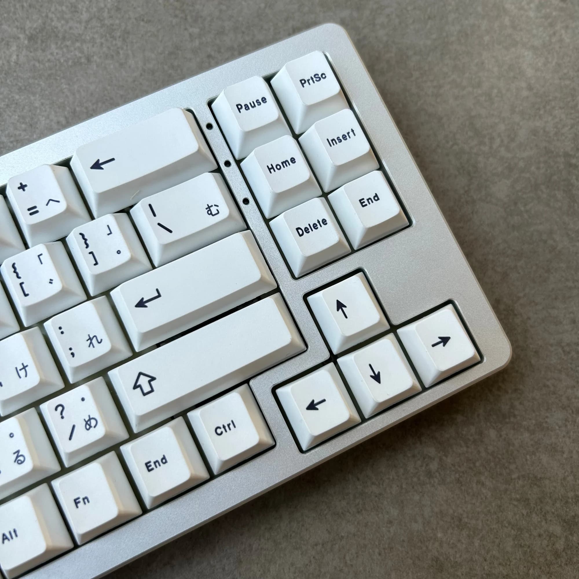 [In stock] Minimalist white Japanese Keycaps Dye-Sub Cherry profile 125 Keys PBT Material — image 3 of 6