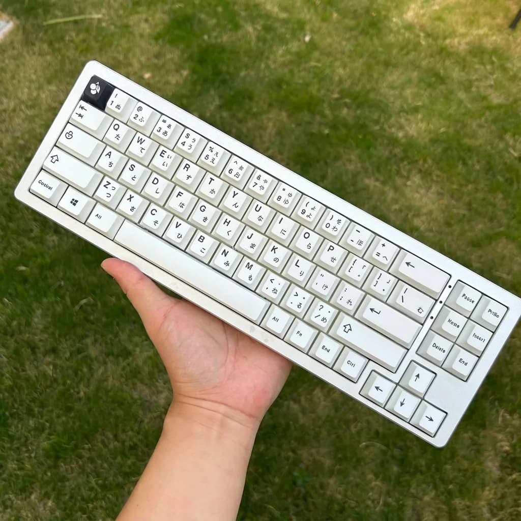 [In stock] Minimalist white Japanese Keycaps Dye-Sub Cherry profile 125 Keys PBT Material — image 1 of 6